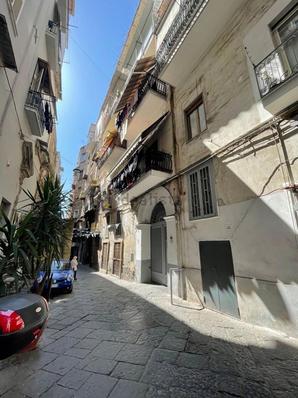 appartamento in vendita a Napoli in zona Pendino / San Giuseppe