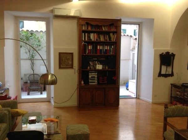 appartamento in vendita a Napoli in zona Chiaia