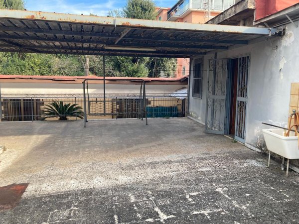 appartamento in vendita a Napoli in zona Barra