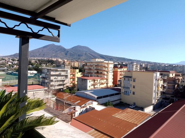 appartamento in vendita a Napoli in zona Barra