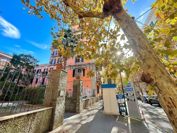 appartamento in vendita a Napoli in zona Vomero