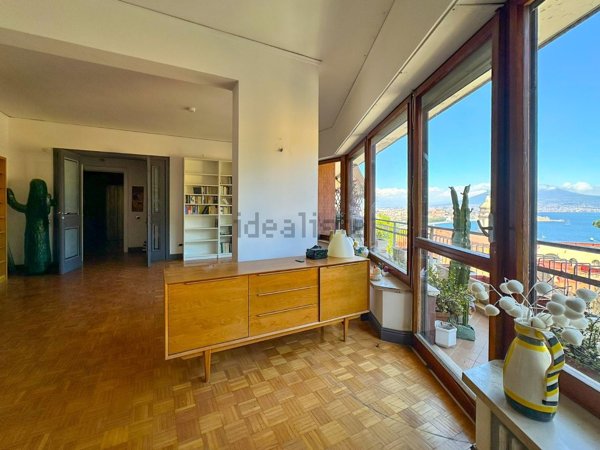 appartamento in vendita a Napoli in zona Chiaia
