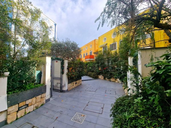 appartamento in vendita a Napoli in zona Fuorigrotta
