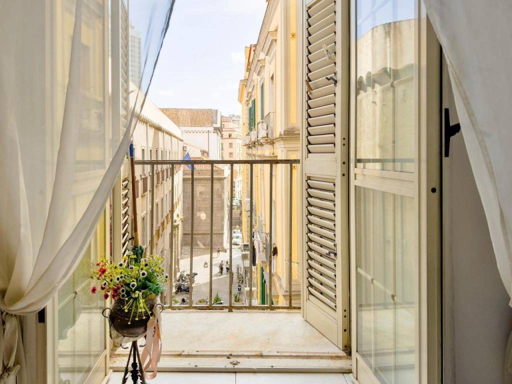 appartamento in vendita a Napoli in zona Chiaia