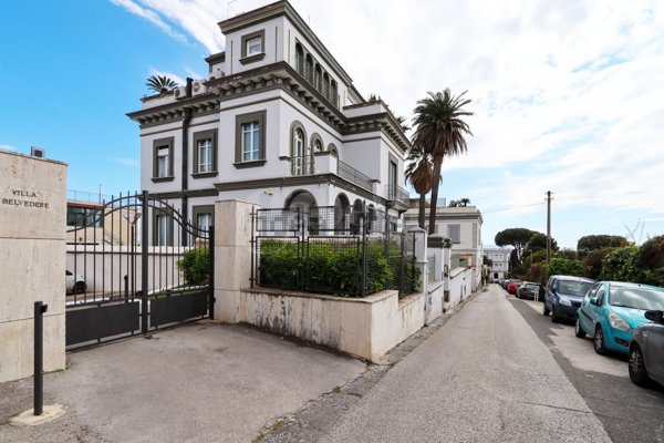 appartamento in vendita a Napoli in zona Posillipo