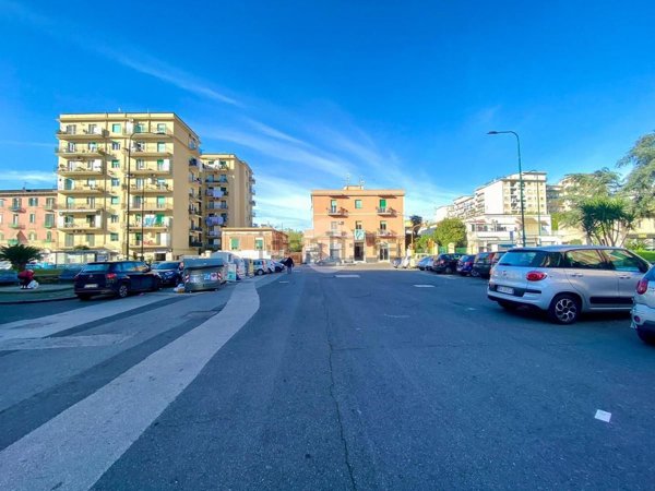 appartamento in vendita a Napoli in zona Bagnoli