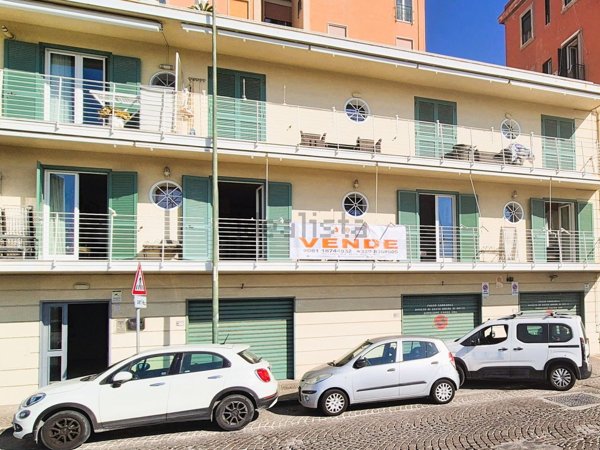 appartamento in vendita a Napoli in zona Bagnoli