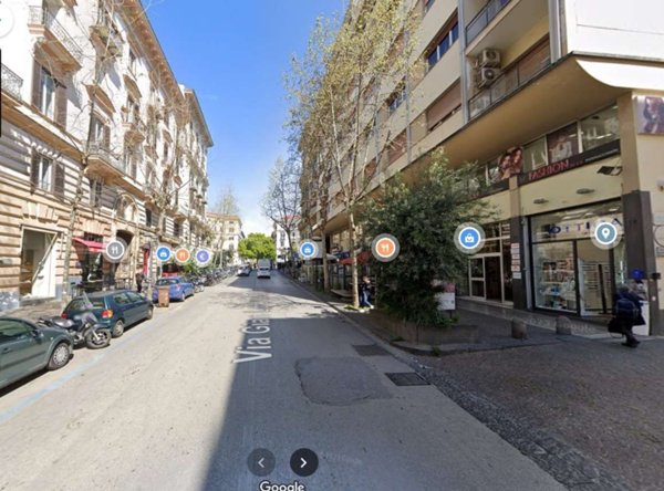 negozio in vendita a Napoli in zona Vomero