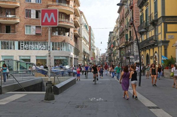 negozio in vendita a Napoli in zona Posillipo