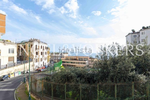 appartamento in vendita a Napoli in zona Chiaia
