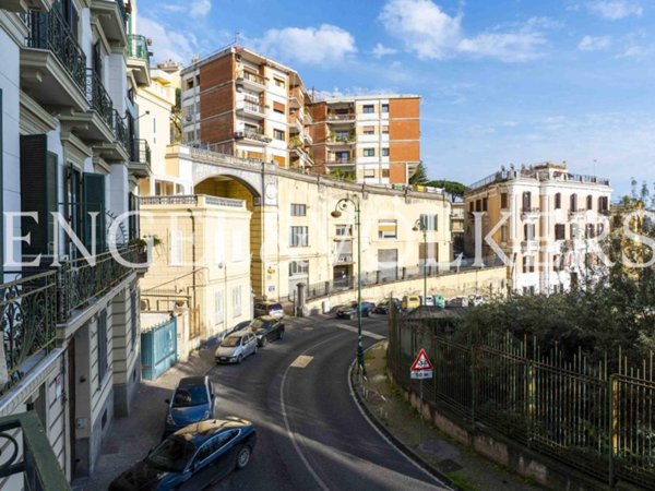 appartamento in vendita a Napoli in zona Chiaia