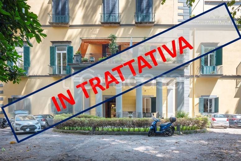 appartamento in vendita a Napoli in zona Chiaia