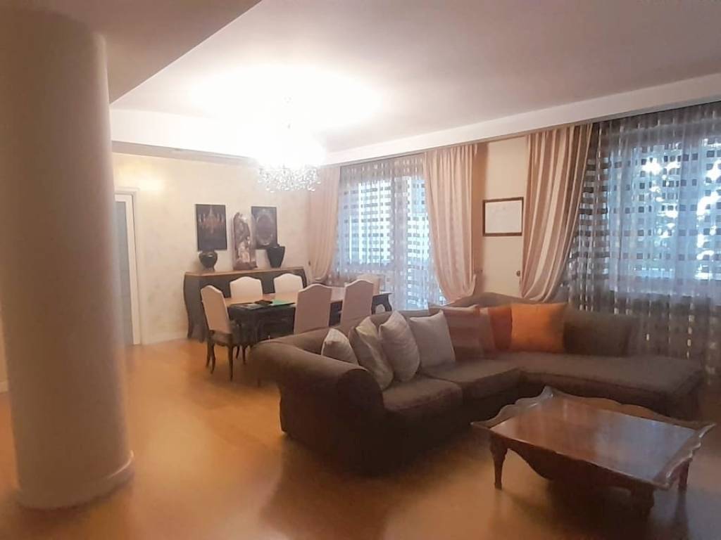 appartamento in vendita a Napoli in zona Chiaia