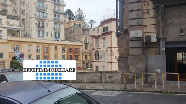 appartamento in vendita a Napoli in zona Chiaia