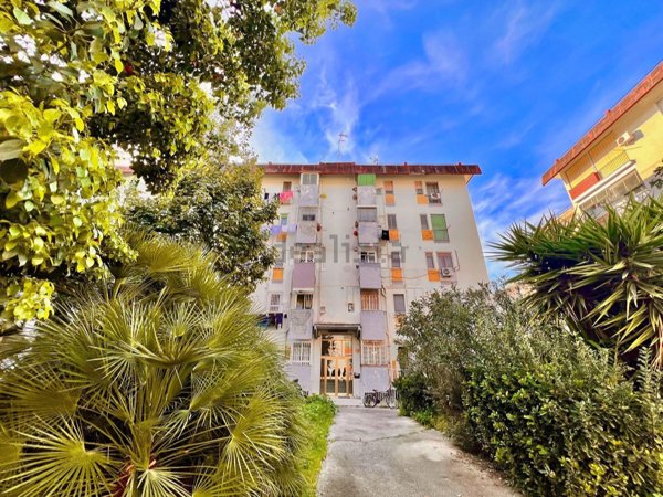appartamento in vendita a Napoli in zona Fuorigrotta