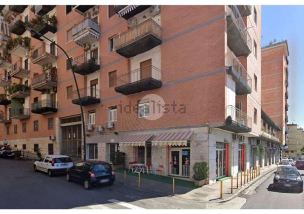 negozio in vendita a Napoli in zona Fuorigrotta