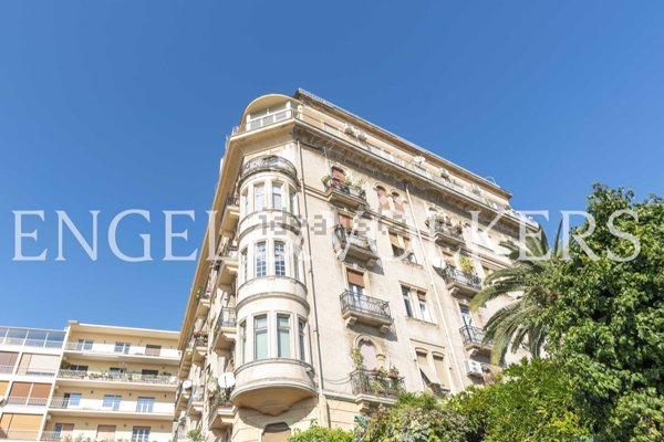appartamento in vendita a Napoli in zona Chiaia