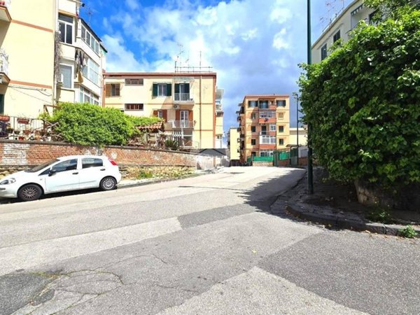 appartamento in vendita a Napoli in zona Bagnoli