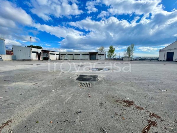 capannone in vendita a Napoli in zona Zona Industriale-Ferrovia