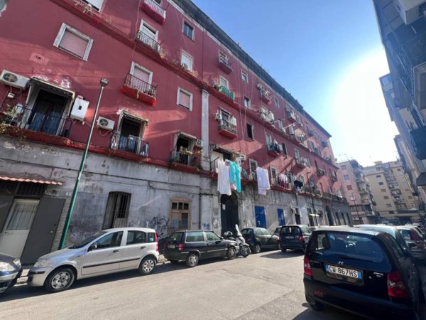 appartamento in vendita a Napoli in zona Stella