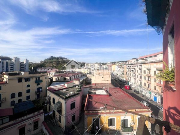 appartamento in vendita a Napoli in zona San Carlo all'Arena