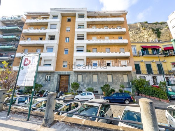 appartamento in vendita a Napoli in zona Chiaia