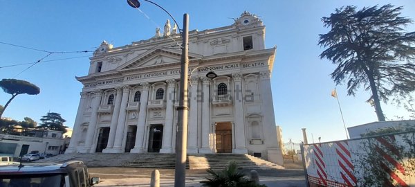 appartamento in vendita a Napoli in zona Stella