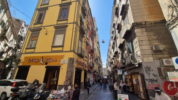 appartamento in vendita a Napoli in zona Montecalvario