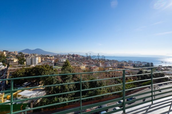 appartamento in vendita a Napoli in zona Chiaia