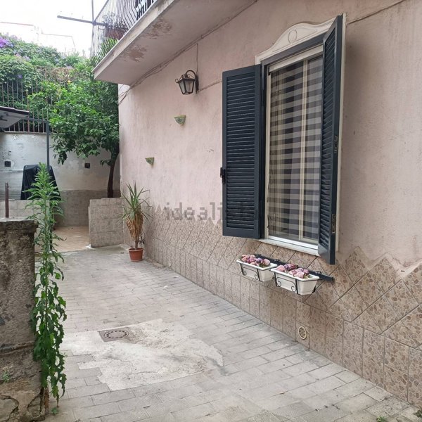 appartamento in vendita a Napoli in zona Stella