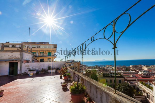 appartamento in vendita a Napoli in zona Chiaia