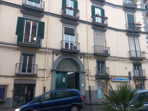 appartamento in vendita a Napoli in zona Chiaia
