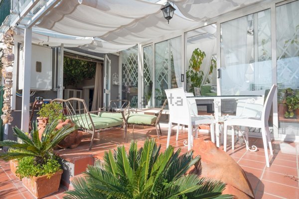 appartamento in vendita a Napoli in zona Posillipo
