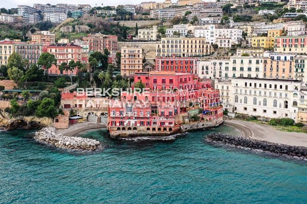 appartamento in vendita a Napoli in zona Posillipo