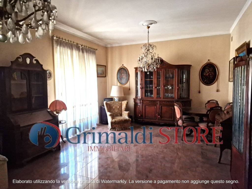 appartamento in vendita a Napoli in zona Chiaia