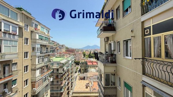 appartamento in vendita a Napoli in zona Chiaia