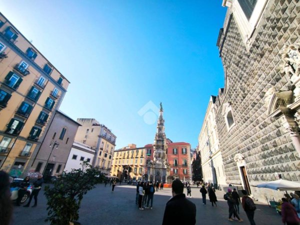 appartamento in vendita a Napoli in zona Chiaia