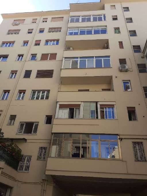 appartamento in vendita a Napoli in zona Chiaia