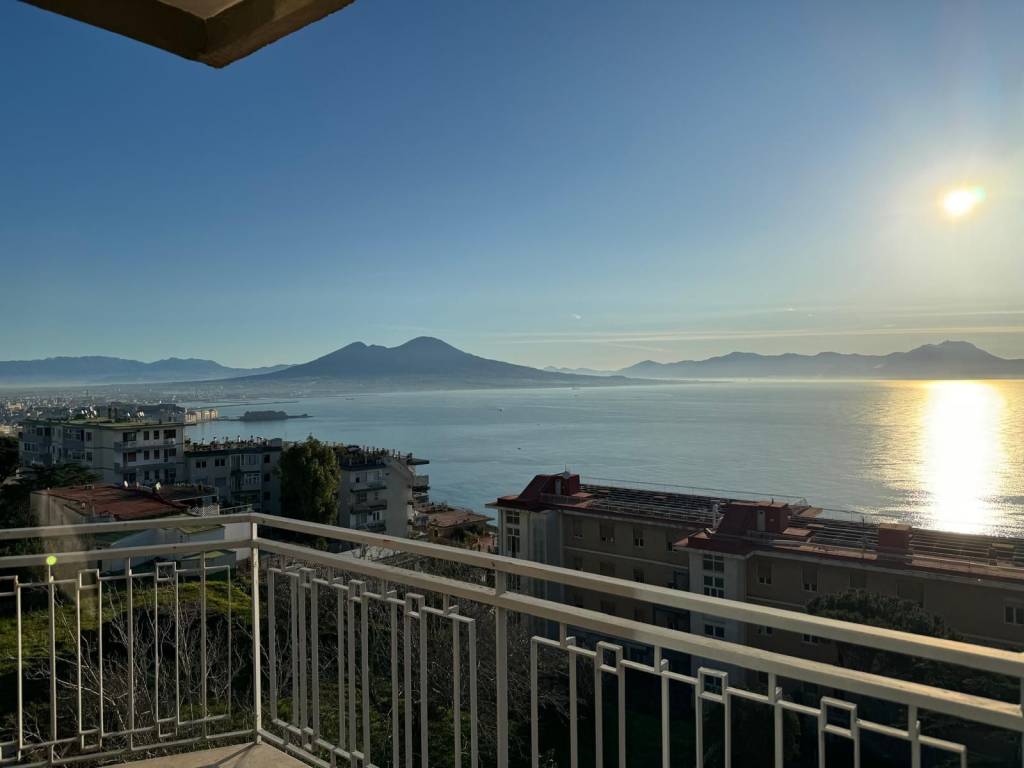 appartamento in vendita a Napoli in zona Posillipo