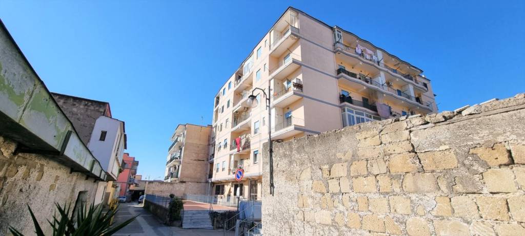 appartamento in vendita a Napoli in zona Barra