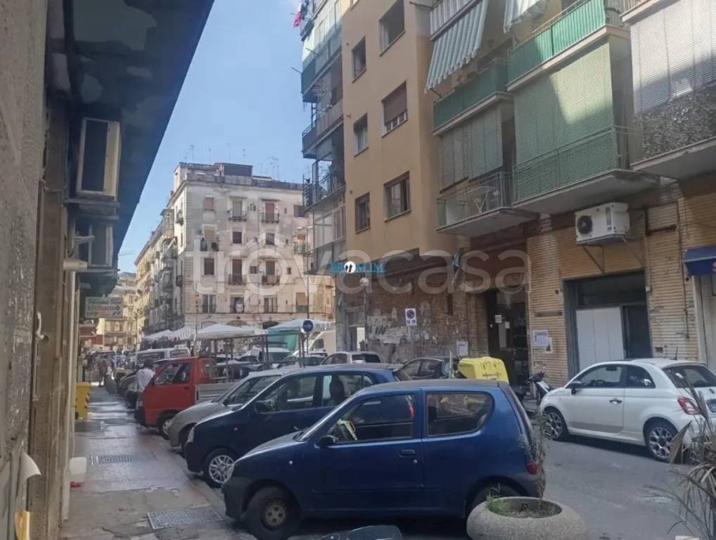 appartamento in vendita a Napoli in zona San Carlo all'Arena