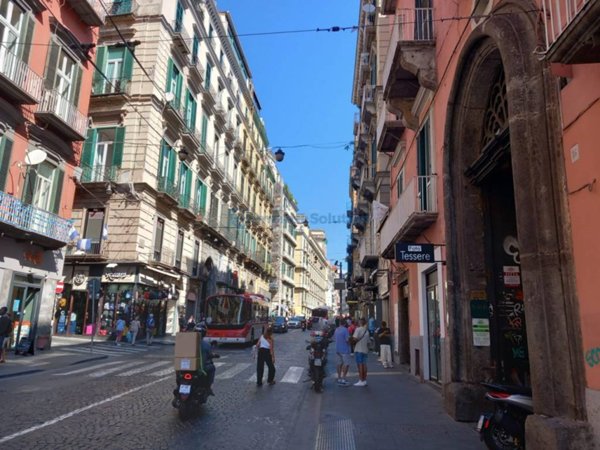negozio in vendita a Napoli in zona Avvocata
