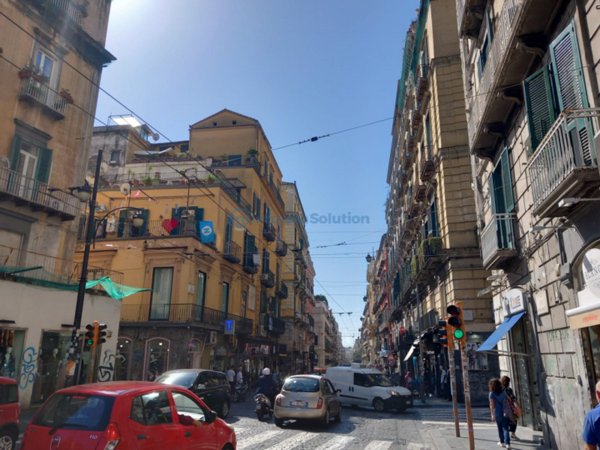 negozio in vendita a Napoli in zona Avvocata