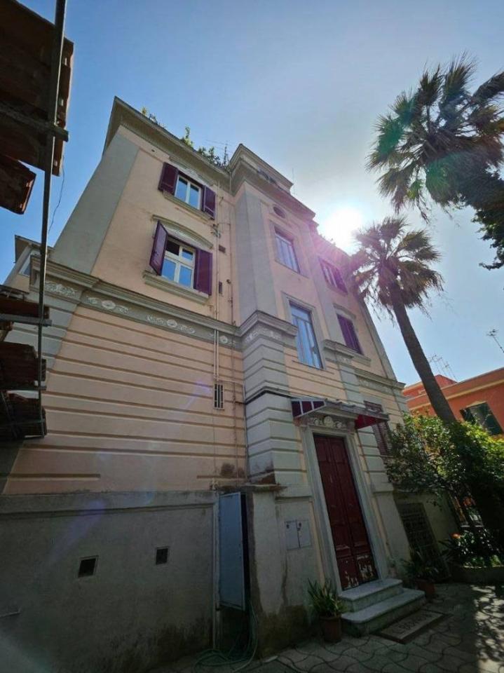 appartamento in vendita a Napoli in zona Posillipo