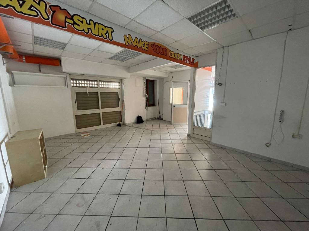 negozio in vendita a Napoli in zona Camaldoli