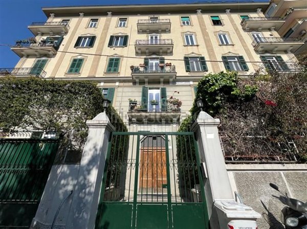appartamento in vendita a Napoli in zona Chiaia