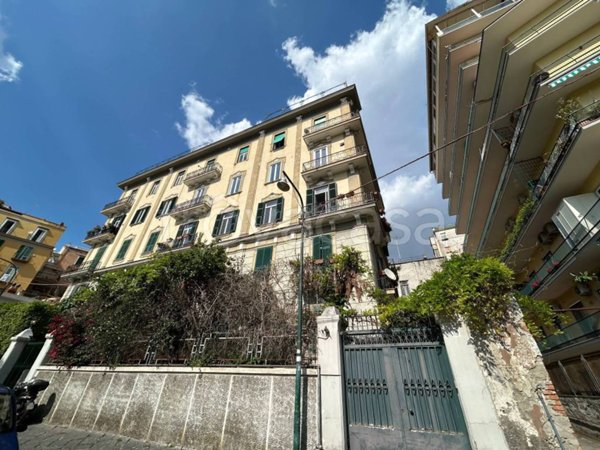 appartamento in vendita a Napoli in zona Chiaia