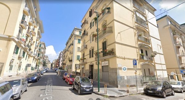 locale commerciale in vendita a Napoli in zona Vomero