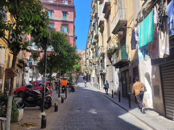 appartamento in vendita a Napoli in zona Chiaia
