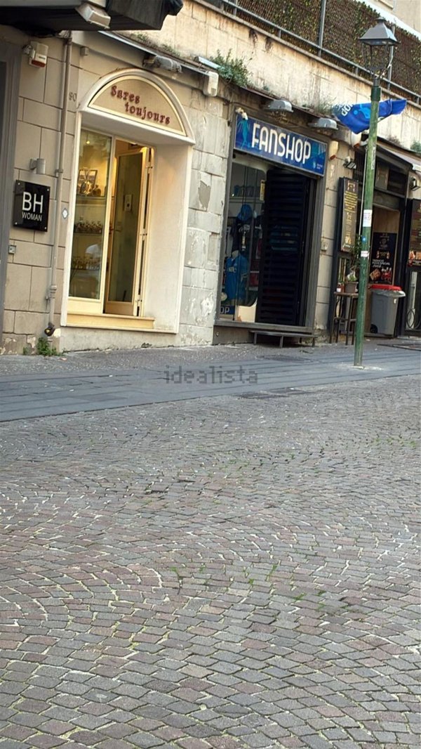 negozio in vendita a Napoli in zona Vomero